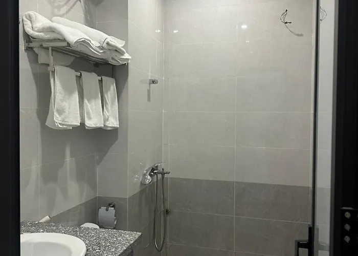 Khách sạn hẻo lánh Dayth 2 Hạ Long