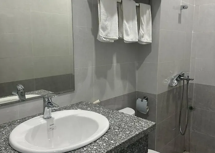 Khách sạn hẻo lánh Dayth 2 Hạ Long